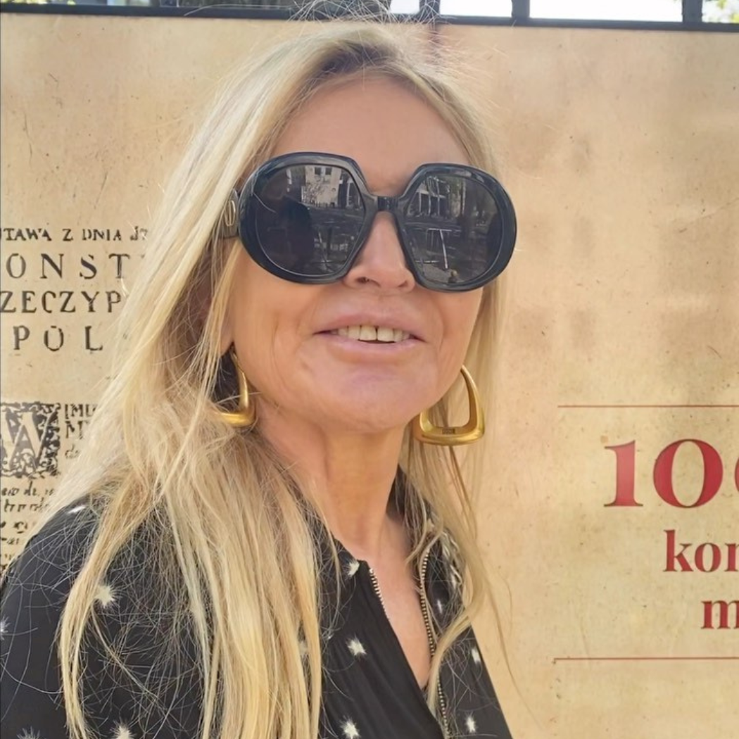 To już przesada? 66-letnia Monika Olejnik włożyła takie spodnie. Nie każda się na nie odważy